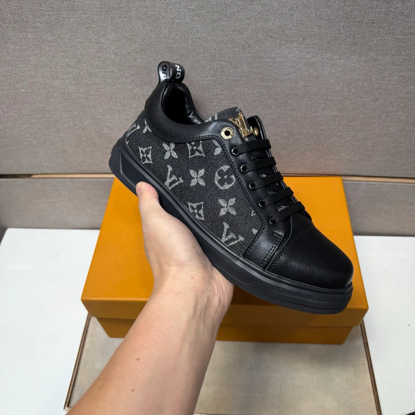 ⬛️Men's shoes 💰p400 [LV～] Men's casual shoes 2025z cabinet sales simultaneously 🔶Size: 38-44#️⃣ 🔷3 colors🔜The upper is made of multi-material splicing ➕Genuine leather lining, comfortable and breathable, sole: original comfortable and wear-resistant outsole, ⚠️real thing📱photographed🎬real thing is better📢📢📢